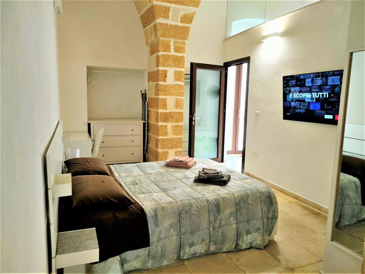Casa Mima: Locazione Turistica Nel Centro Storico Leilighet Brindisi Eksteriør bilde